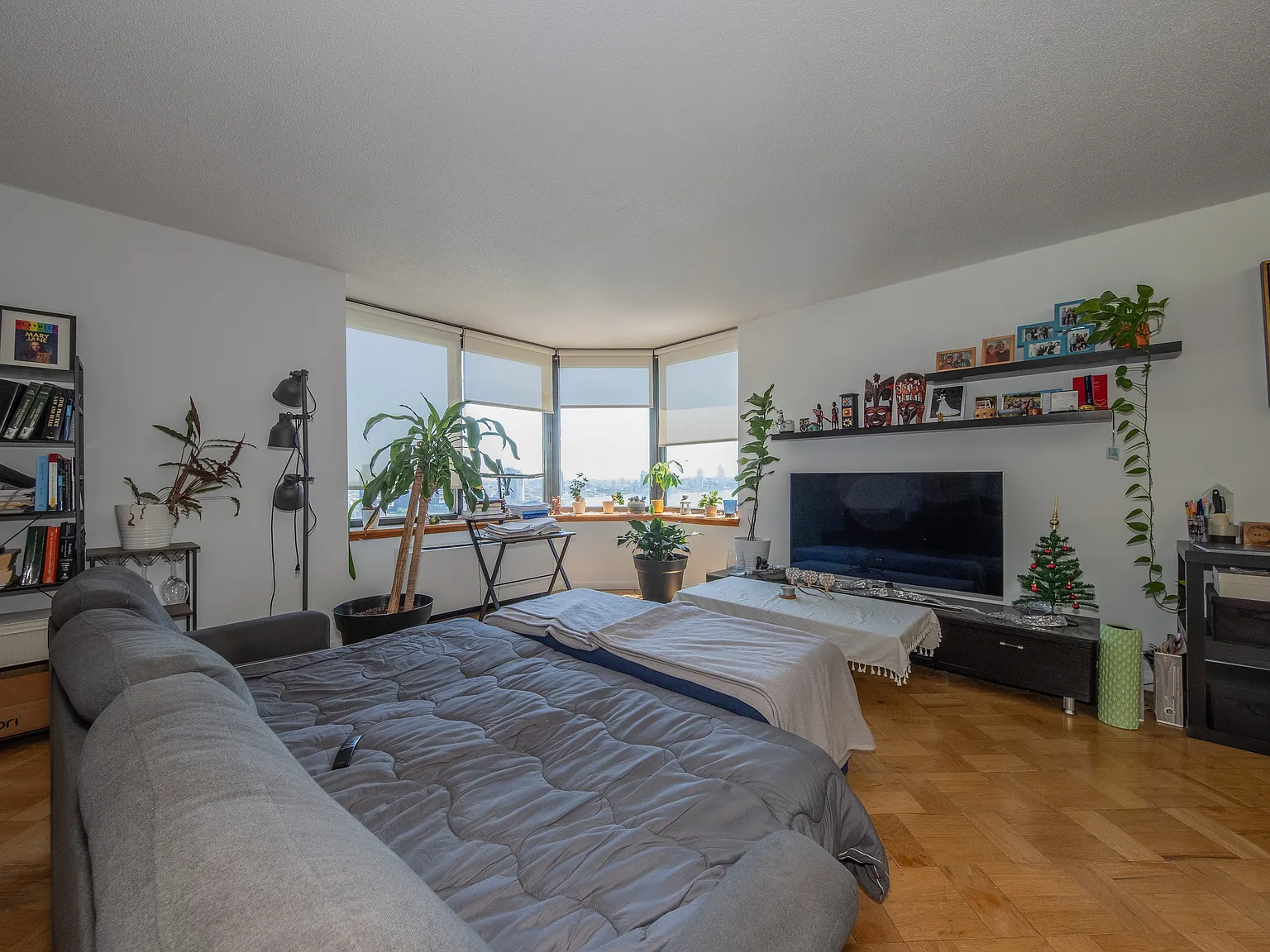 415 East 37th Street — Photo 3