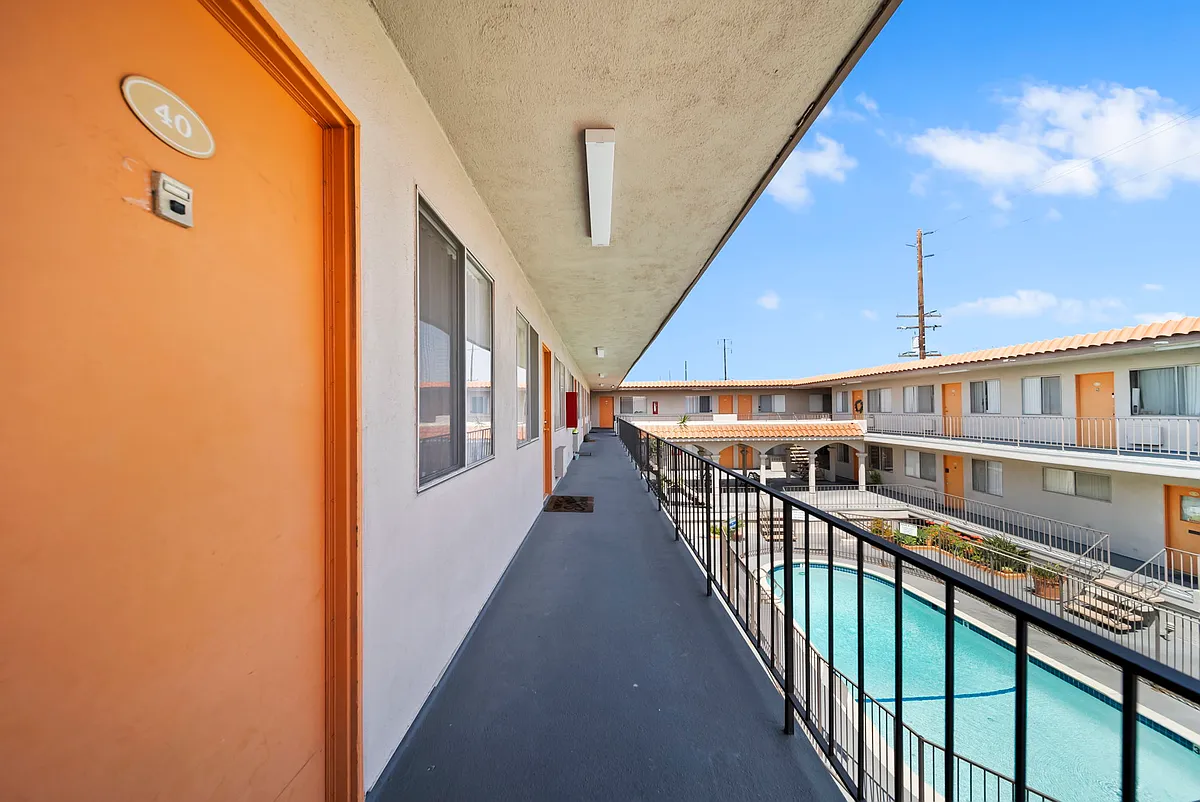 Building Photo - Valencia Apartments