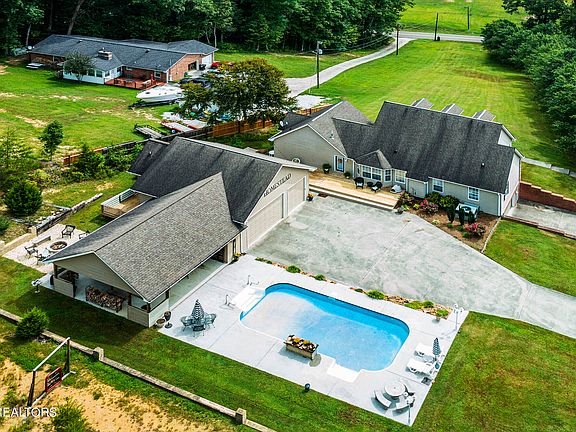 2nd image of 719 E Brushy Valley Dr