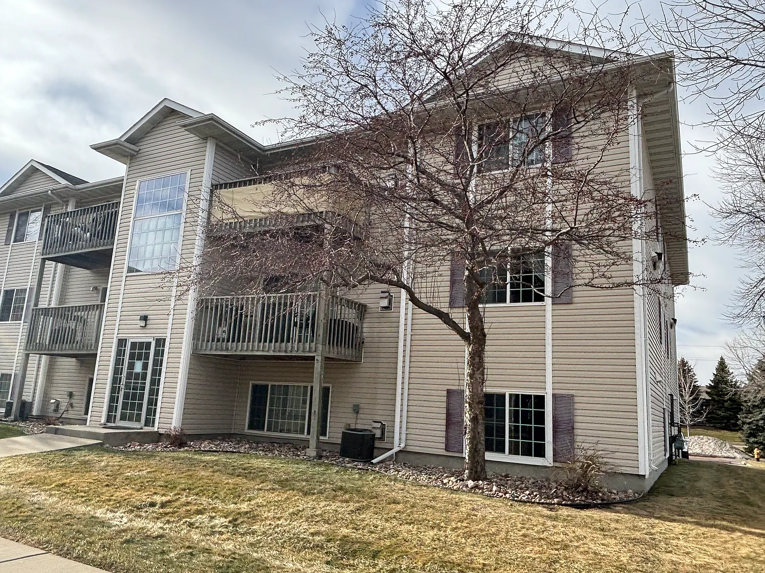 2 bed, 922 sqft, $1,100 — Photo 2