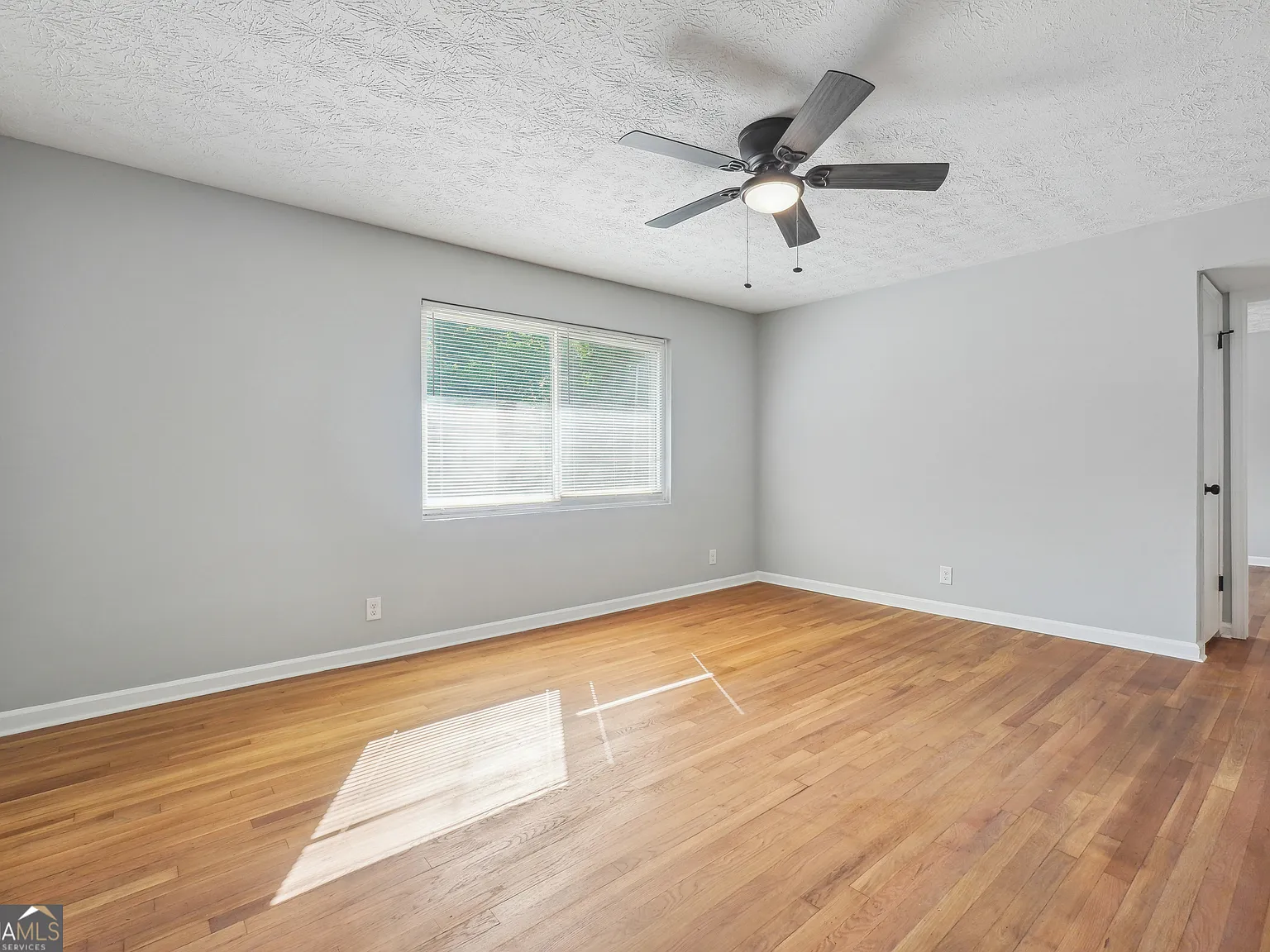 2 bed, 1.0 bath, $1,295 — Photo 3