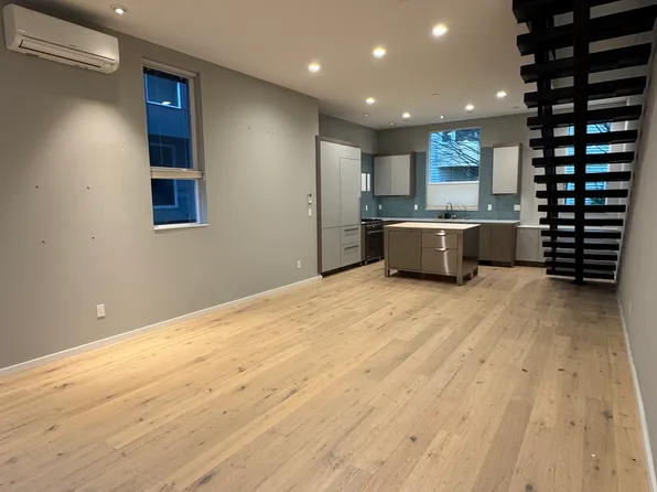 1711A 20th Ave, Seattle, WA 98122