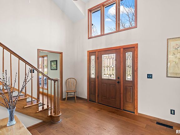 3rd image of 2000 Oak Creek Rd