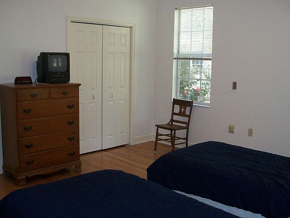 4th image of 23391 Elmwood Ln