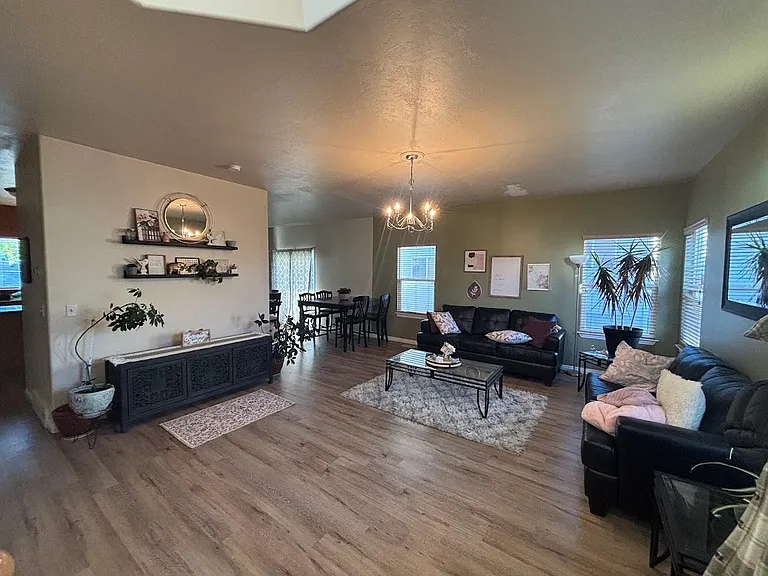 1123 S 1410 E — Photo 2