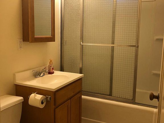 4th image of 4730 15th Ave NE #B