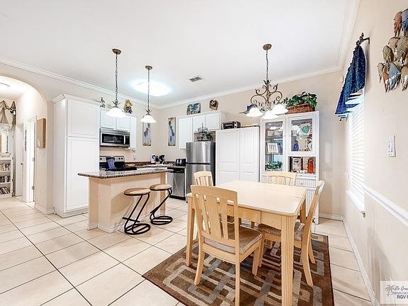 2nd image of 105 E Pompano St #1