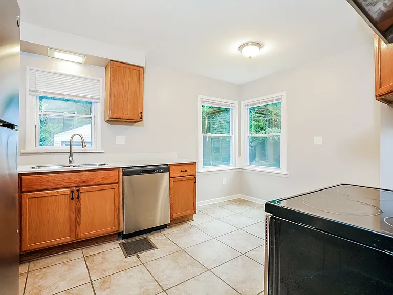 1047462_022_kitchen_12888667.jpg