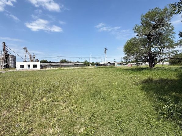 1007 S Washington St, Beeville, TX 78102
