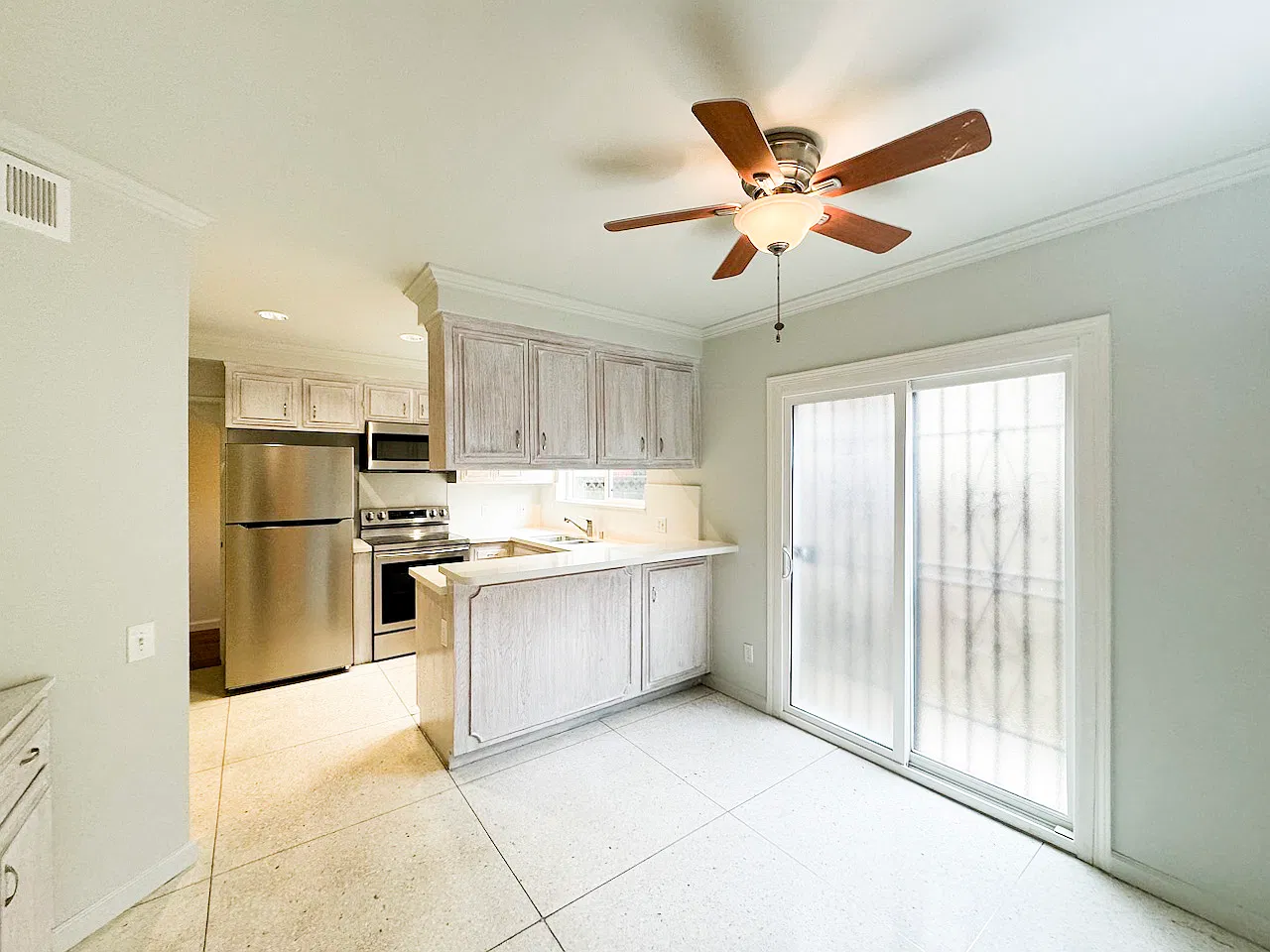 1344 Princeton St — Photo 4