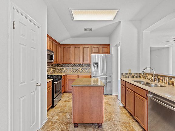 4th image of 1609 Abbey Ln