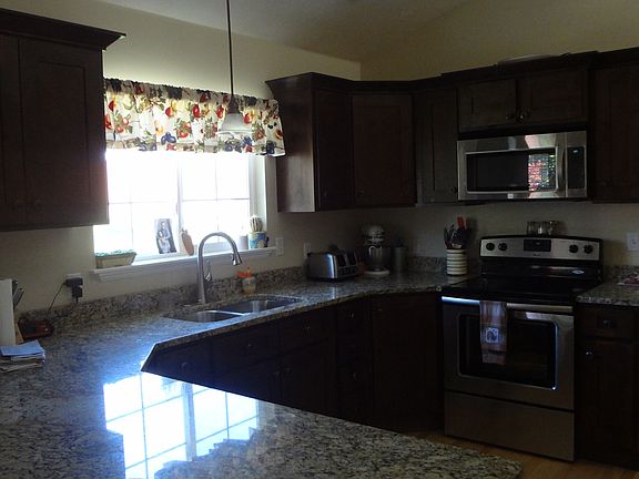 3rd image of 1047 E Murdock Dr