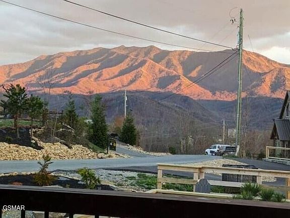 5th image of 710 Village Loop Rd