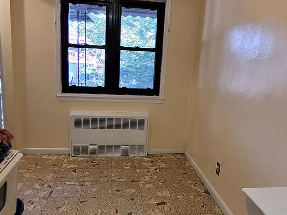2nd image of 920 E 99th St Floor 2