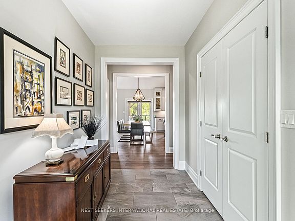 4th image of 7 Georgian Grande Dr