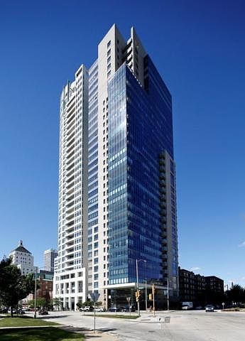 1st image of 923 E Kilbourn Ave Unit 2202