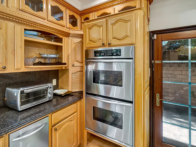 7735 Wilbur Ave — Photo 27