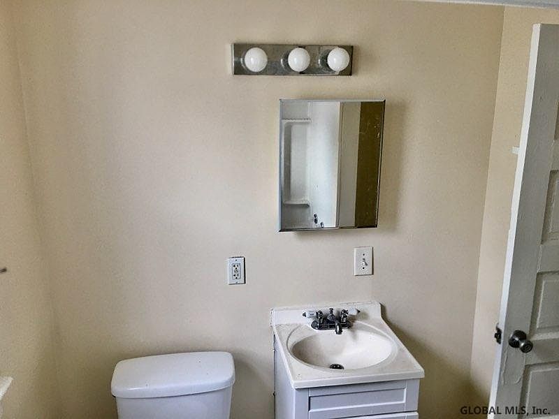 2nd image of 1012 Pleasant St #1