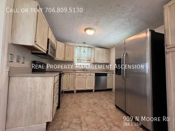 909 N Moore Rd, Chattanooga, TN 37411