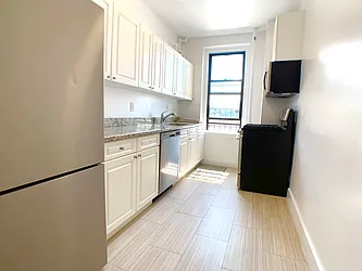 Rented by R New York