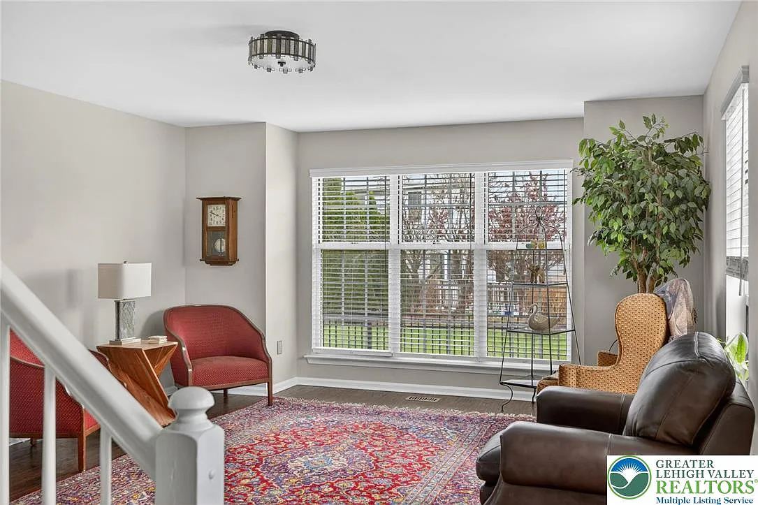 5 bed, 3.5 bath, 3239 sqft, $3,800 — Photo 3