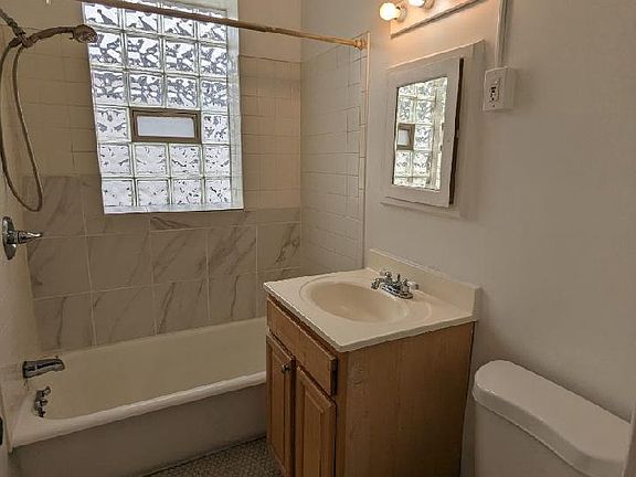 5th image of 1111 Bellevue Ave APT 2e