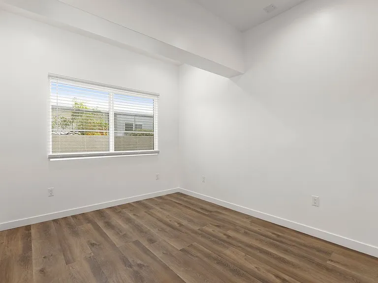 1537 Centinela Ave — Photo 13