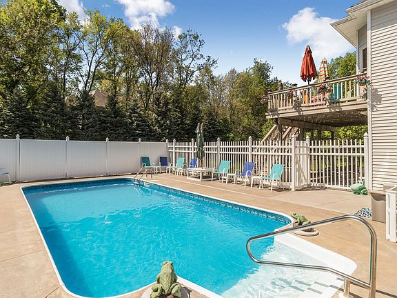 4th image of 2920 SE Belfry Dr