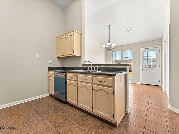 4th image of 5312 Bradley Dr