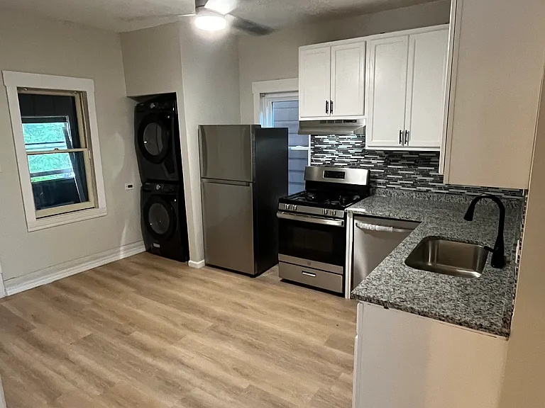 3246 N Ravenswood Ave #2 — Photo 3