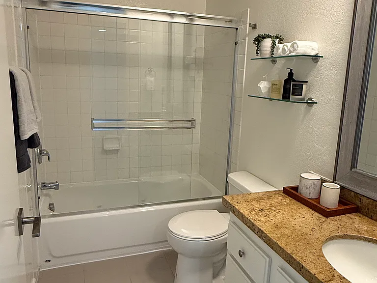 1751 S Bentley Ave #7 — Photo 16