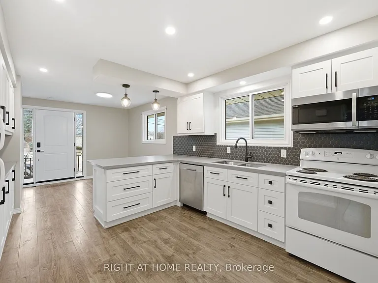 1418 Simcoe St N — Photo 4