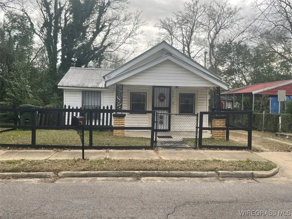 635 Chickasaw St, Dothan, AL 36303