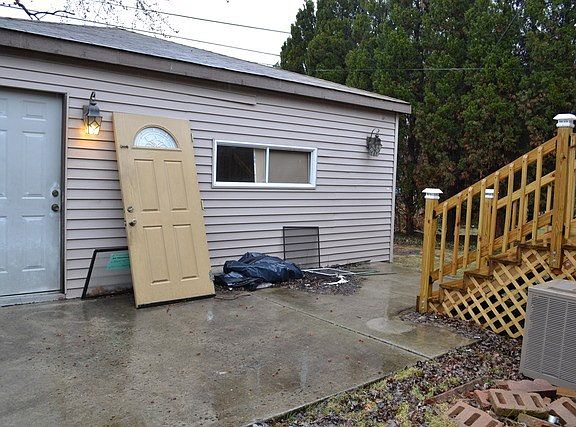 4th image of 7841 Crawford Ave