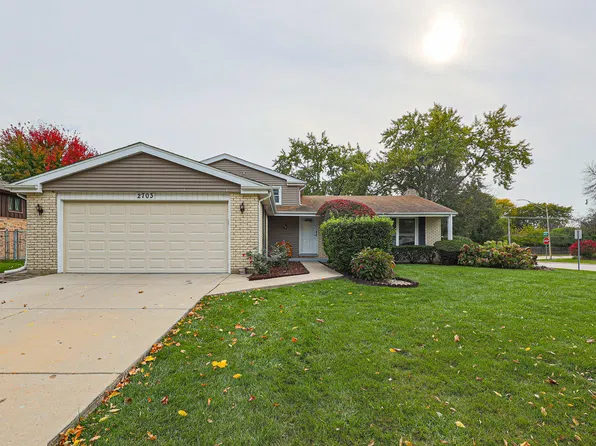 2703 N Brighton Pl, Arlington Heights, IL 60004