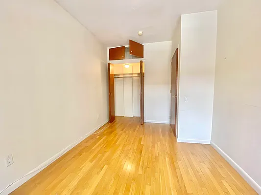Rented by Astoria Realty | media 15