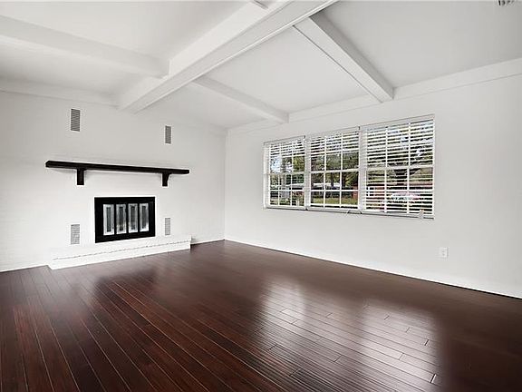 3rd image of 824 E River Dr