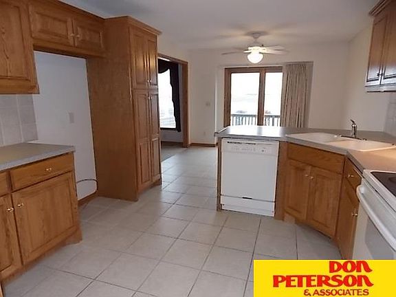 2nd image of 647 Heatherwood St