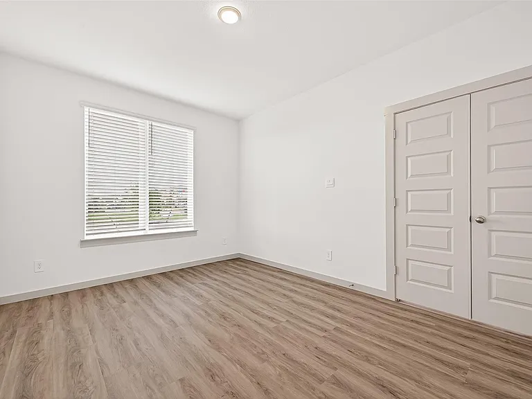 1107 Lakes Edge Ln — Photo 7
