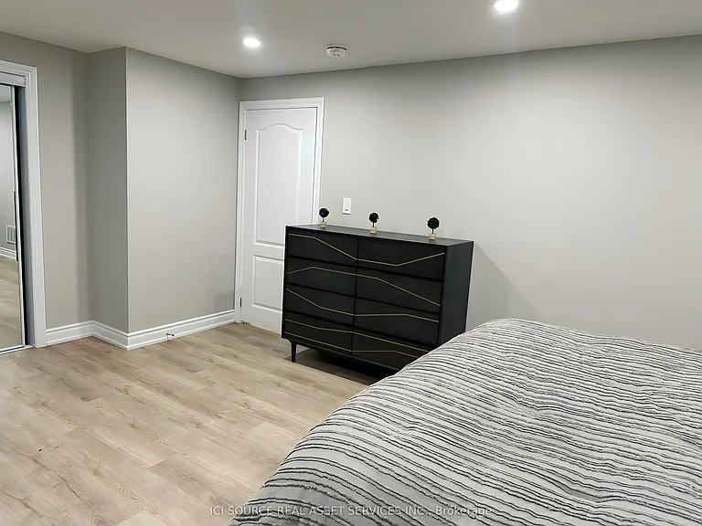 30 York Dr #B — Photo 3