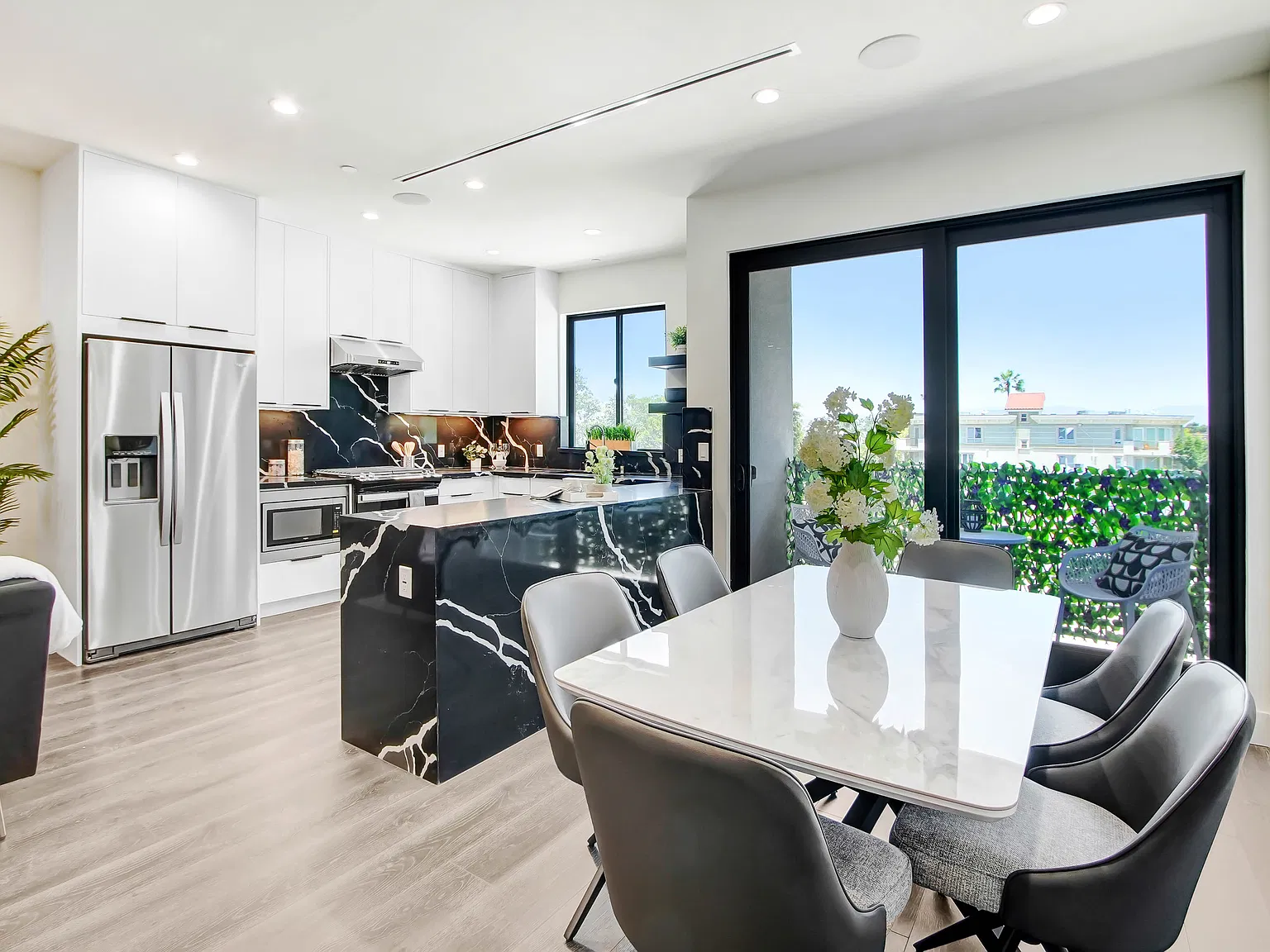 2 bed, 1200 sqft, $3,780 — Photo 1