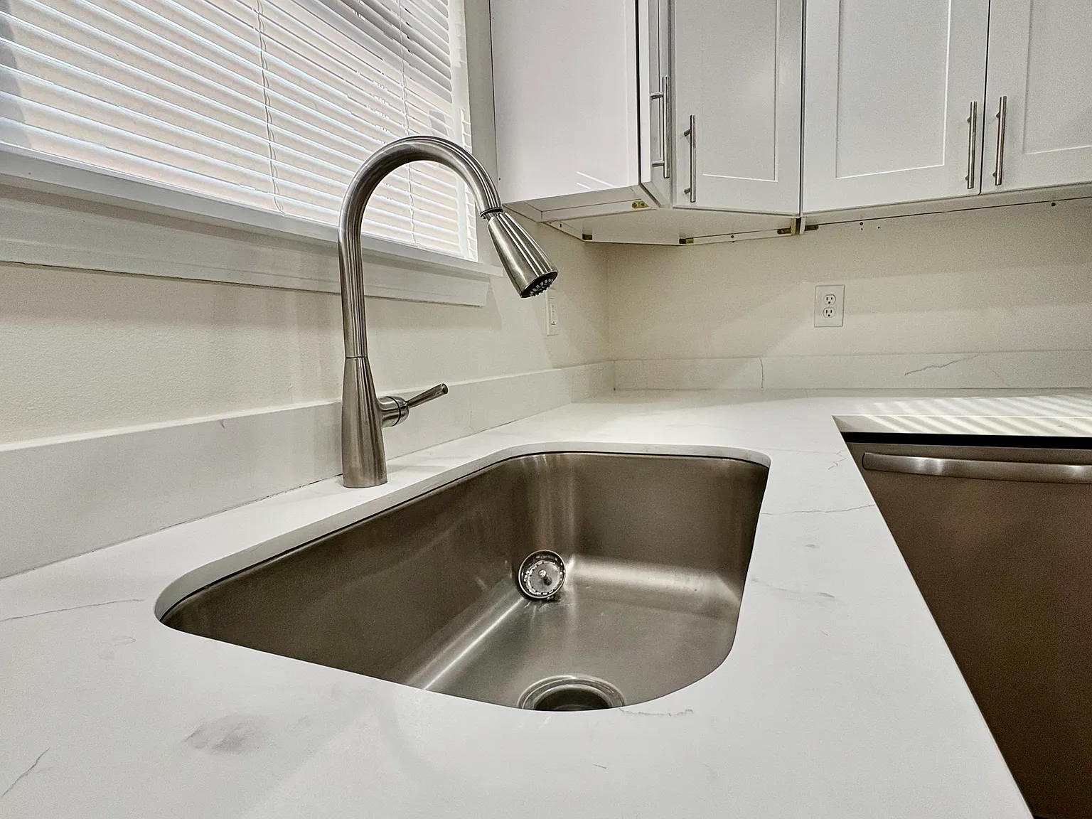 1 bed, 600 sqft, $1,350 — Photo 2