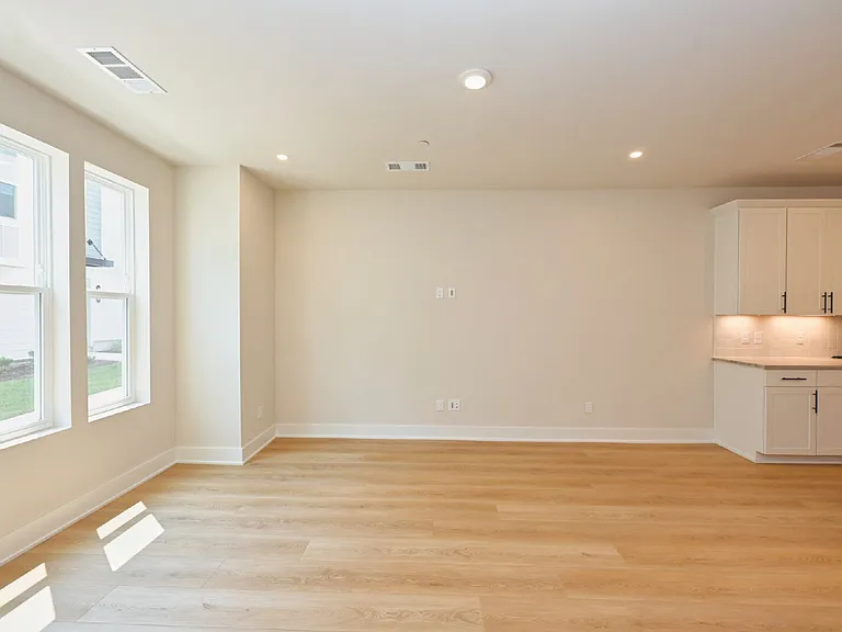 126 Zola Aly — Photo 10