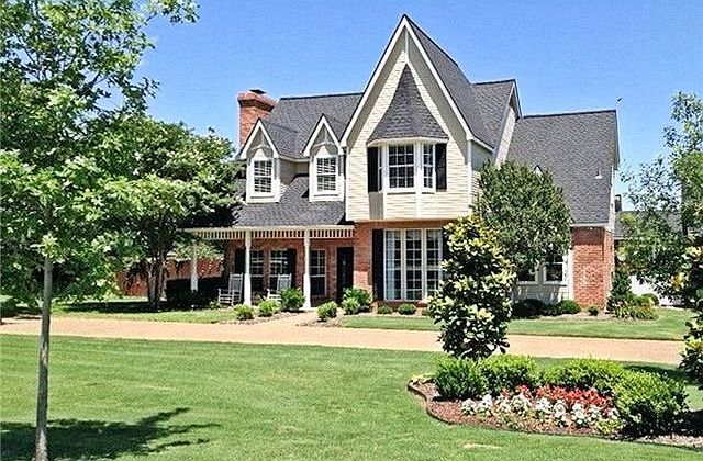 1st image of 135 High Oak Dr