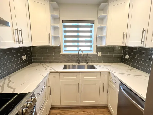 8029 Beloit Ave APT 2A, Bridgeview, IL 60455