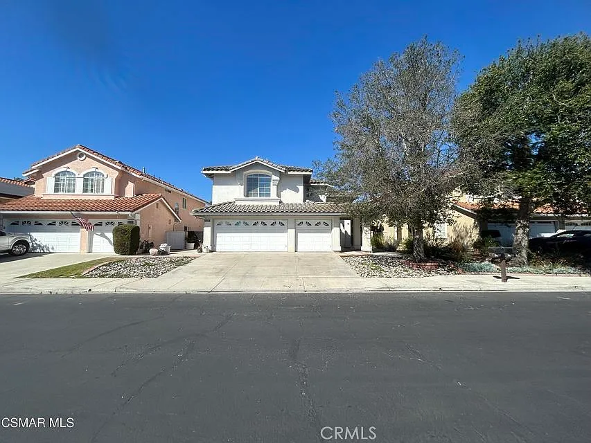 4 bed, 2673 sqft, $4,950 — Photo 2