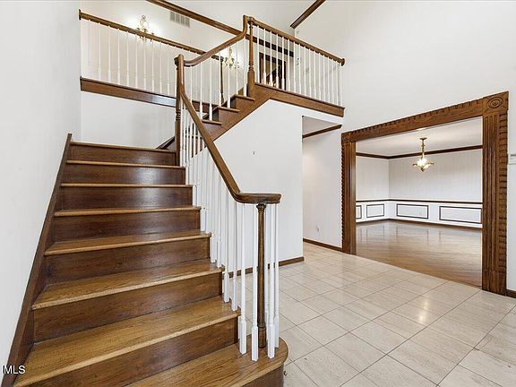 4th image of 23 Fairway Court
