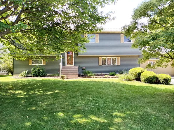 1118 Garloch Dr, Erie, PA 16505