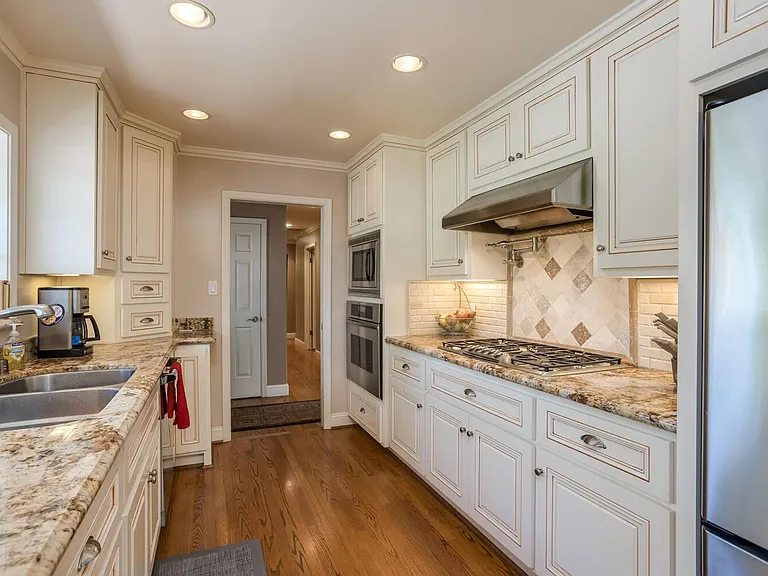 1176 Koch Ln — Photo 2