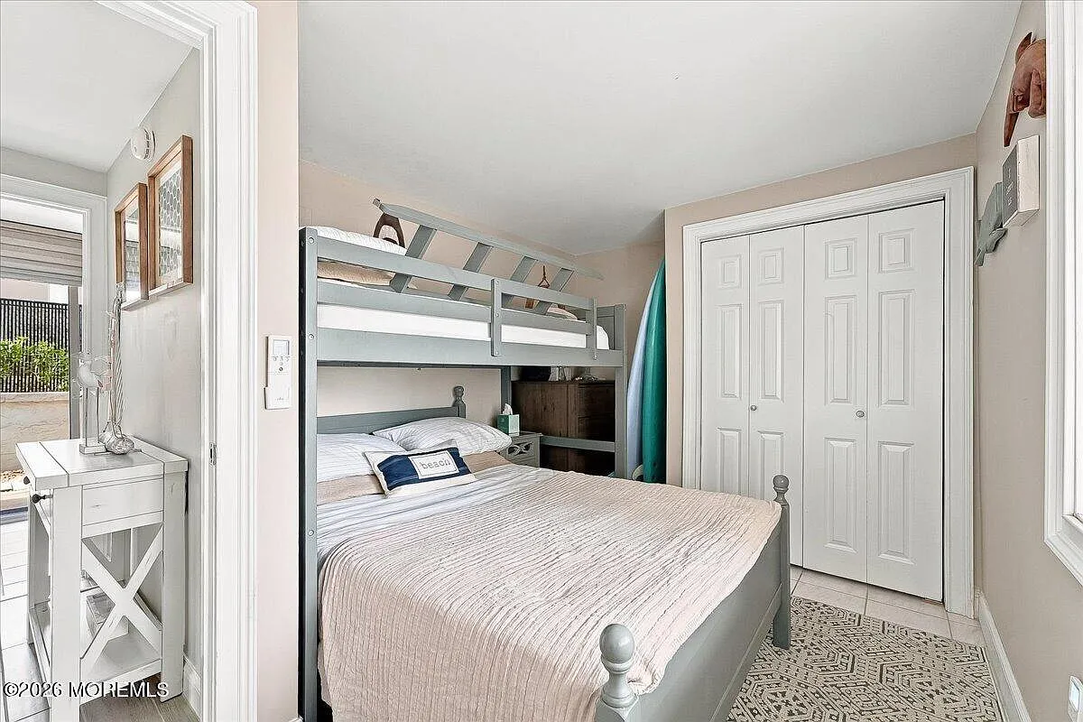 2 bed, 800 sqft, $2,000 — Photo 2